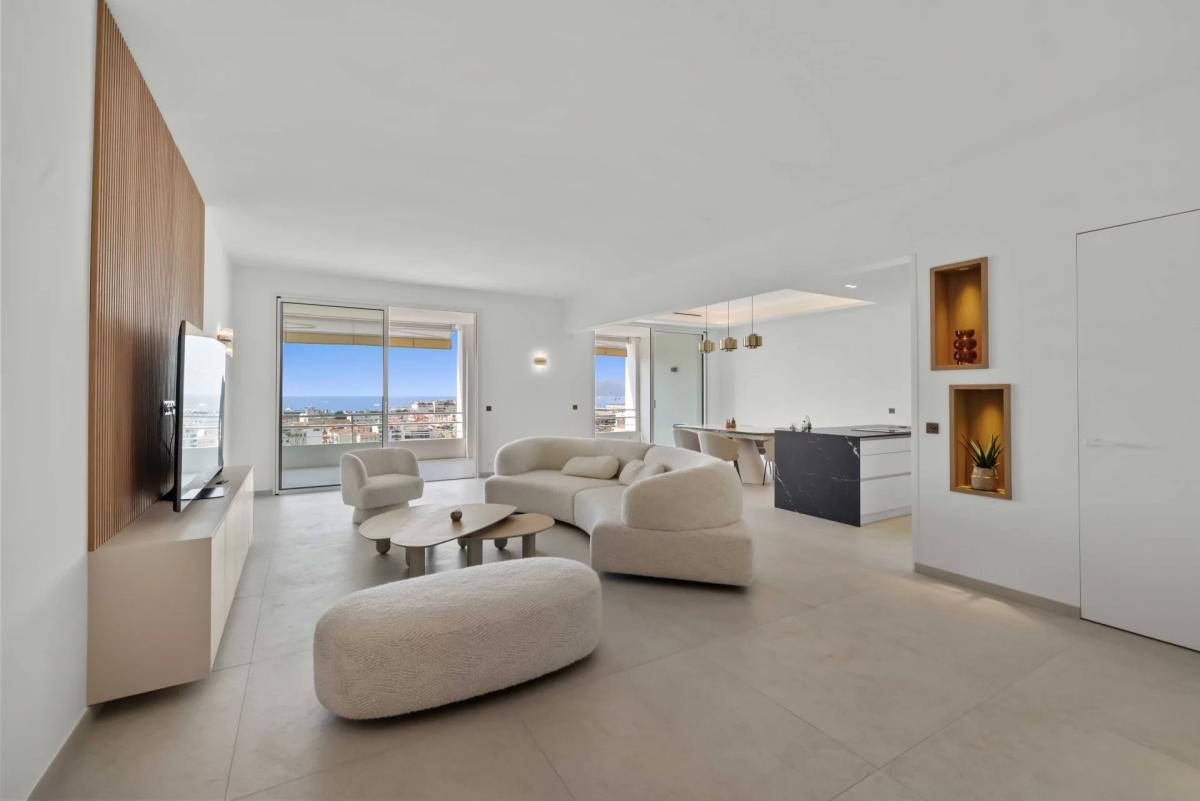 Cannes Montfleury – 4 pièces entièrement rénové avec vue mer pan