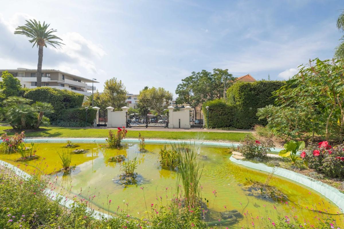 Cannes Montfleury – 4 pièces entièrement rénové avec vue mer pan