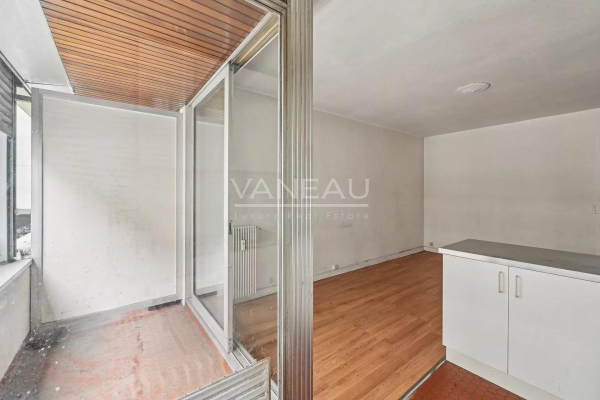 Paris XVIe - Muette - Studio avec balcon à rénover