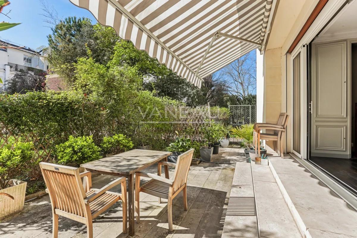 Neuilly - Victor Hugo - Appartement 2 pièces en Rez de Jardin