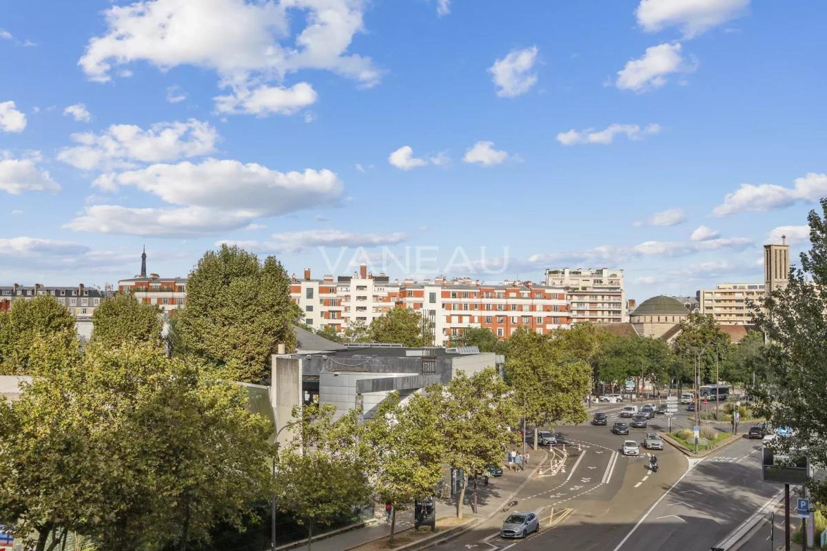 BOULOGNE - PARIS XVIe - Appartement de trois pièces avec balcon.