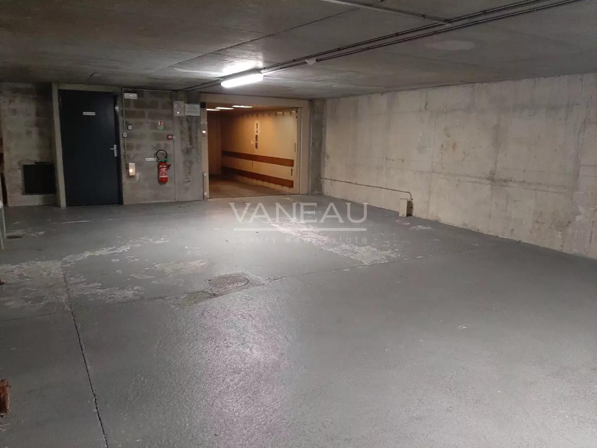 Paris XVe - PARKING