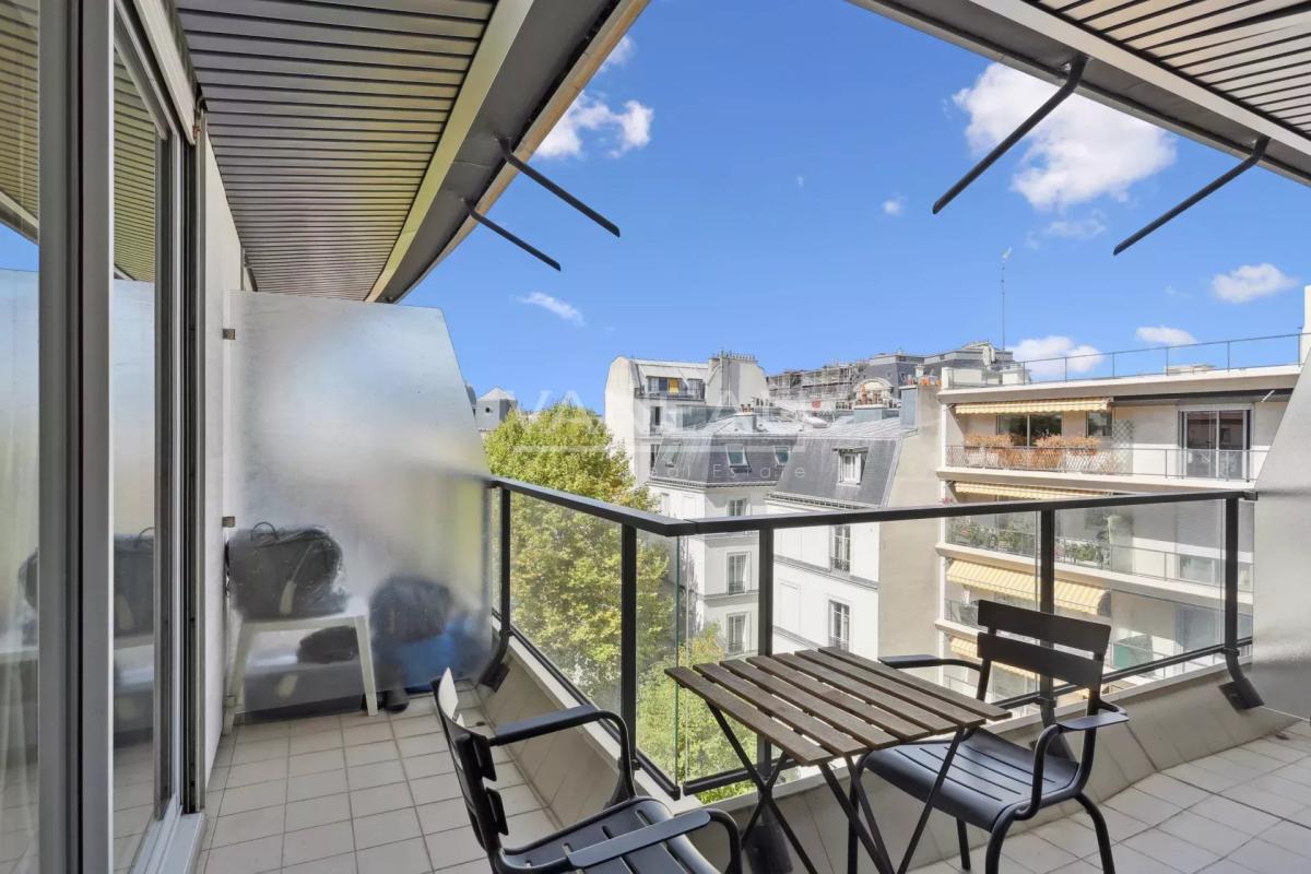 Neuilly  Mairie - 2 pièces en étage avec balcon sur jardin