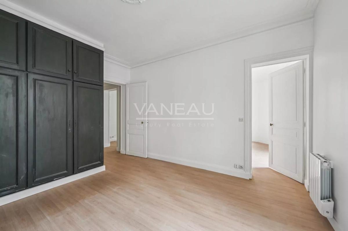 VANEAU/BABYLONE VII