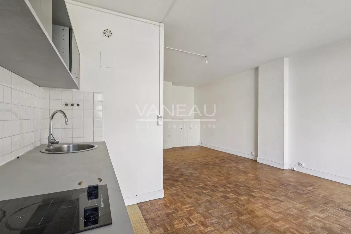 Paris XV ème, grand studio 34.38 m² avec balcon