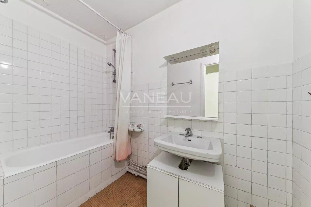 Paris XV ème, grand studio 34.38 m² avec balcon