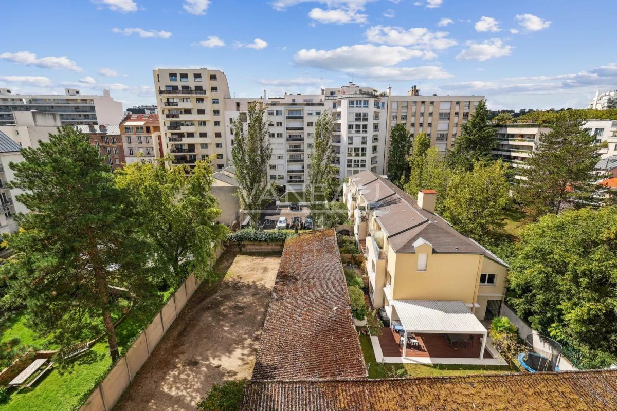 Dernier étage avec balcon et vue dégagée