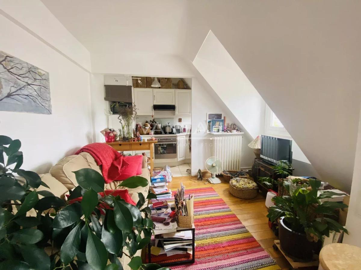 Boulogne centre trois pièces dernier étage avec balcon