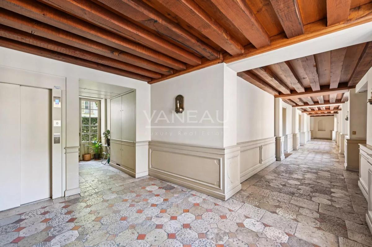 PARIS Ve - Archevêché / Maubert - Duplex en dernier étage avec v