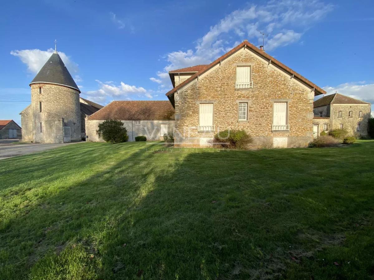 Corps de ferme historique à vendre – La Chapelle-Gauthier (Seine