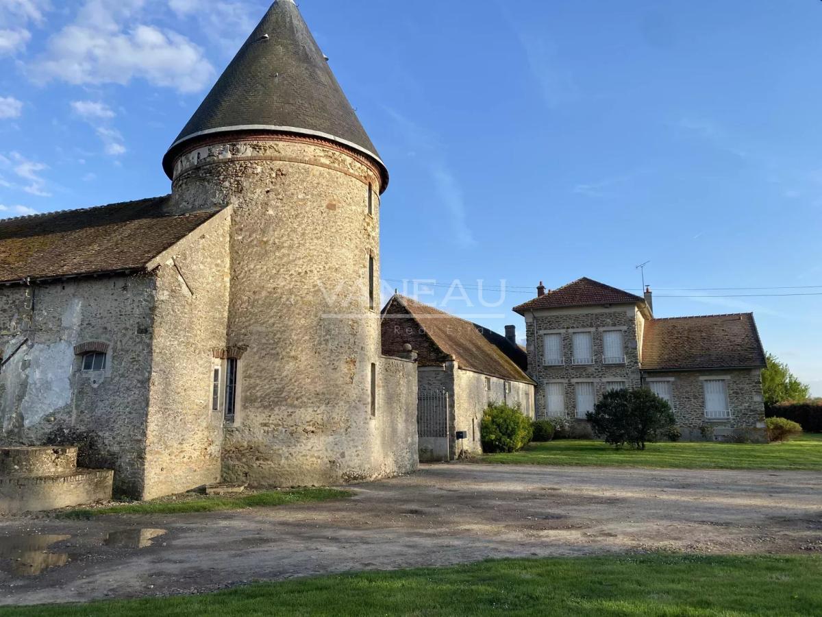 Corps de ferme historique à vendre – La Chapelle-Gauthier (Seine