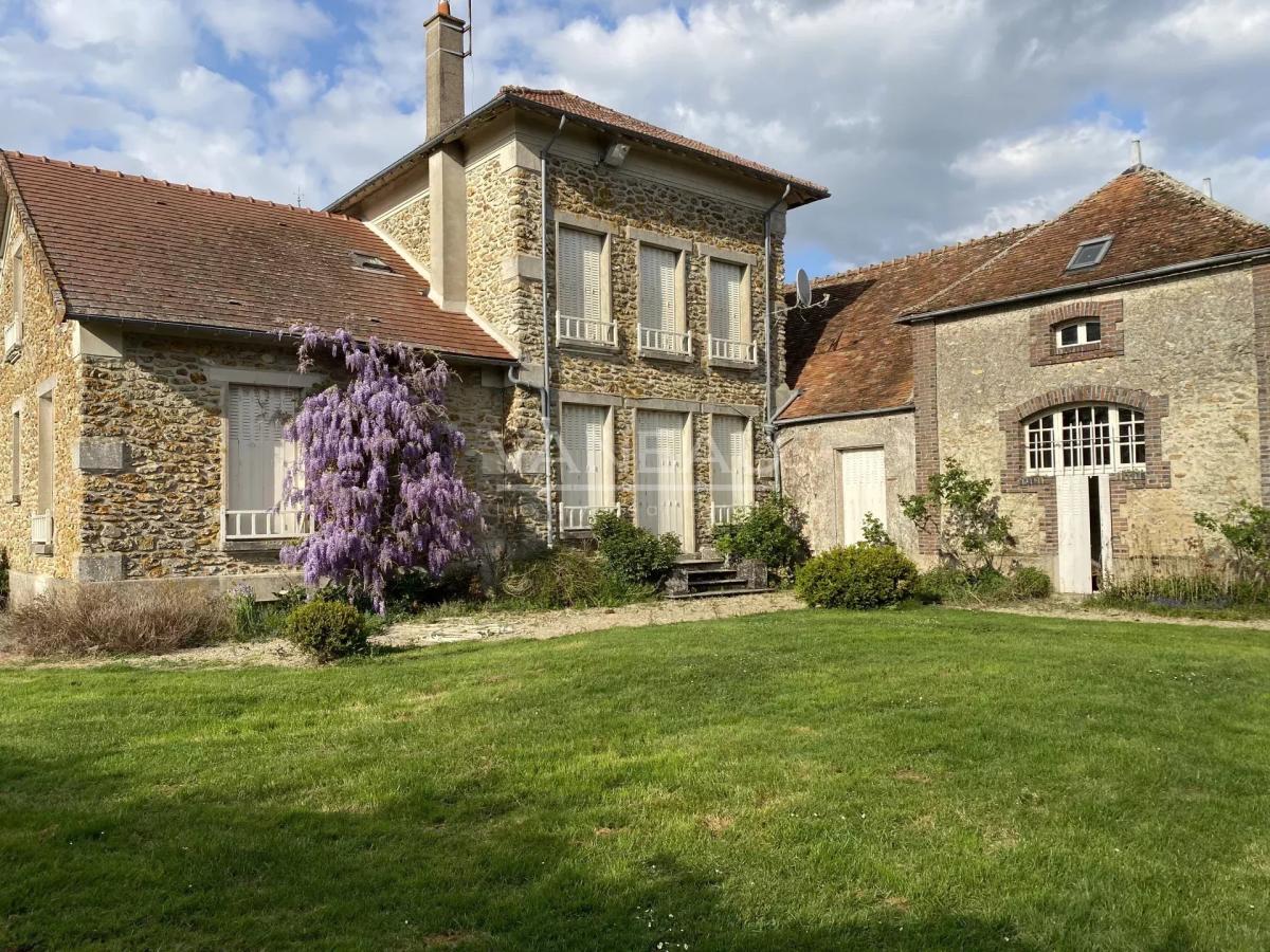 Corps de ferme historique à vendre – La Chapelle-Gauthier (Seine