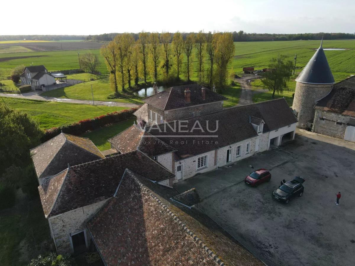 Corps de ferme historique à vendre – La Chapelle-Gauthier (Seine