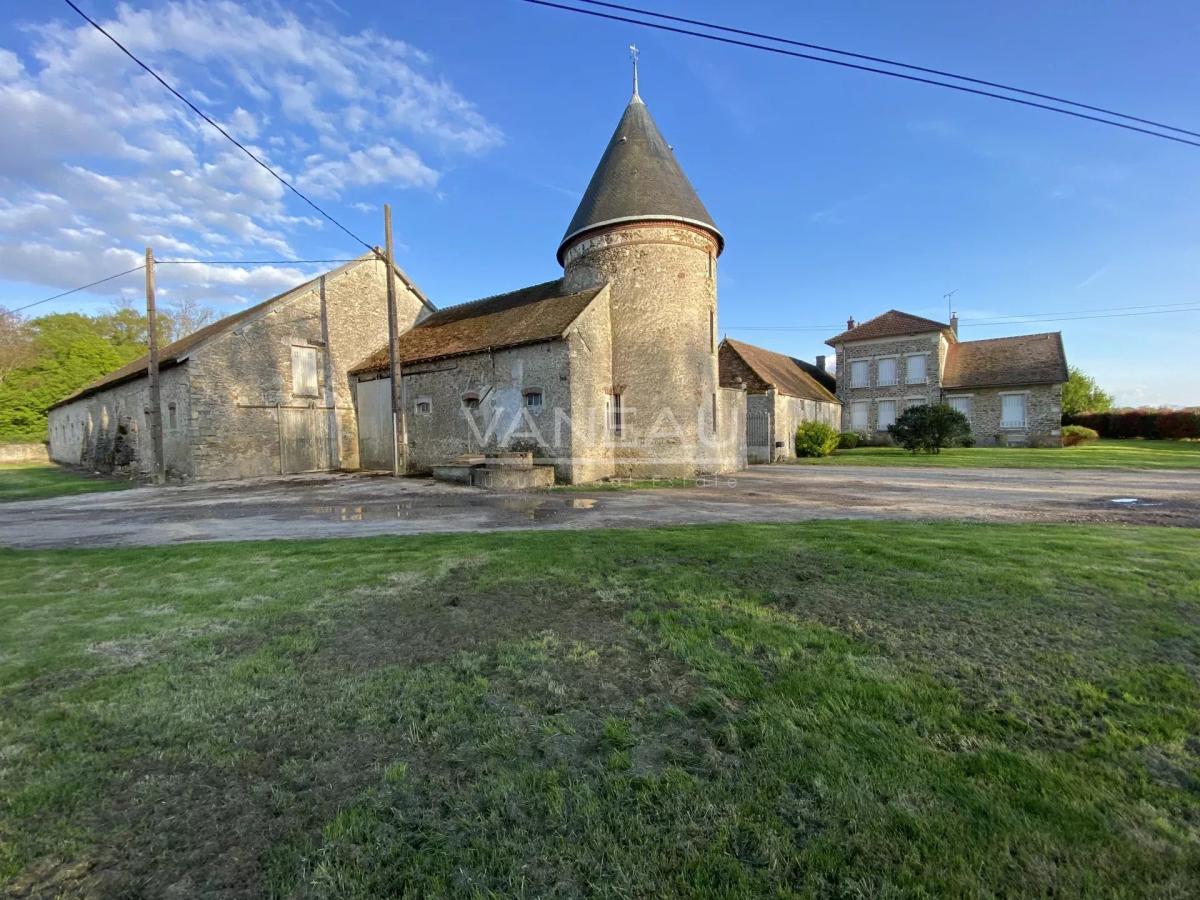 Corps de ferme historique à vendre – La Chapelle-Gauthier (Seine