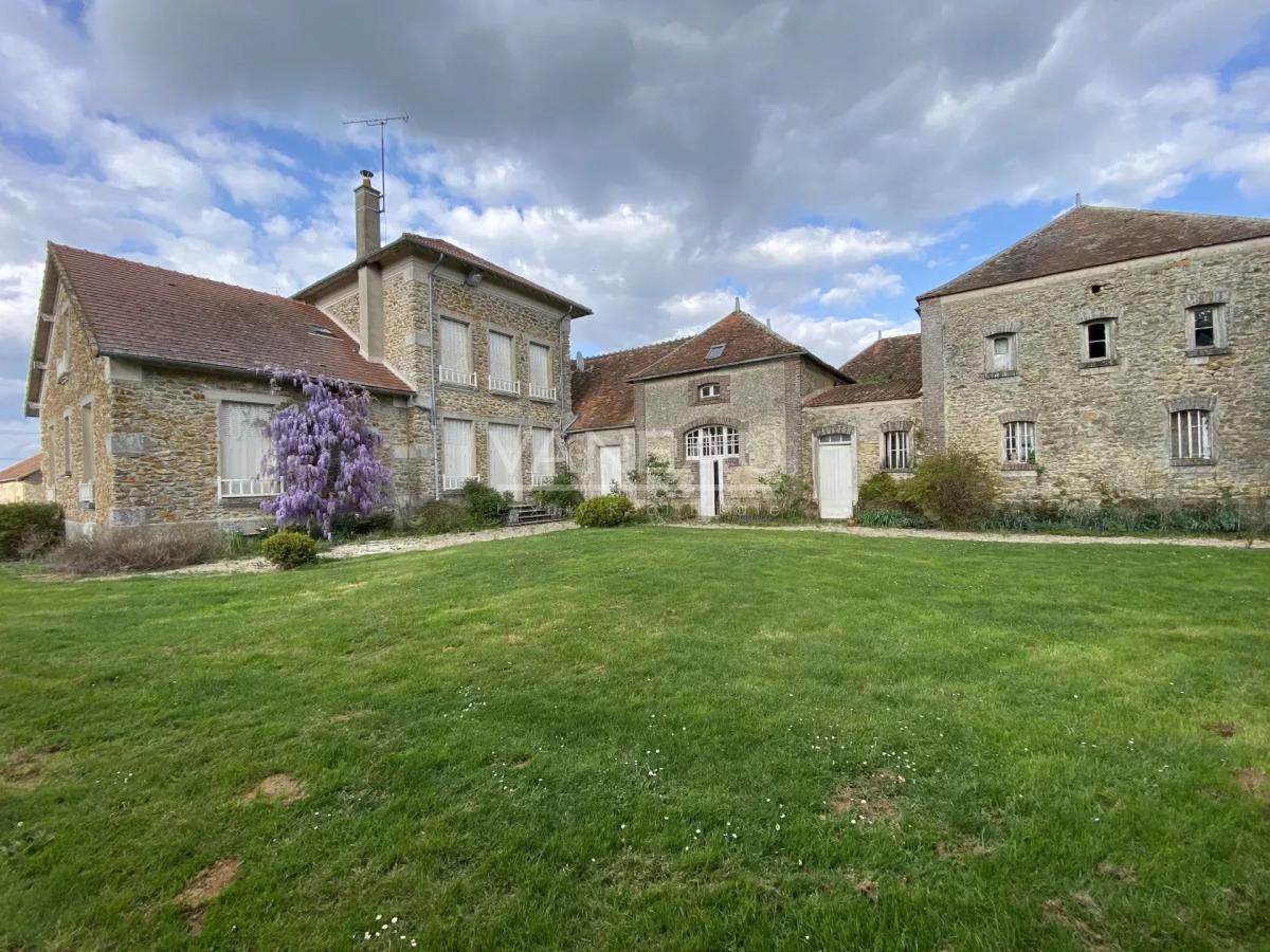 Corps de ferme historique à vendre – La Chapelle-Gauthier (Seine