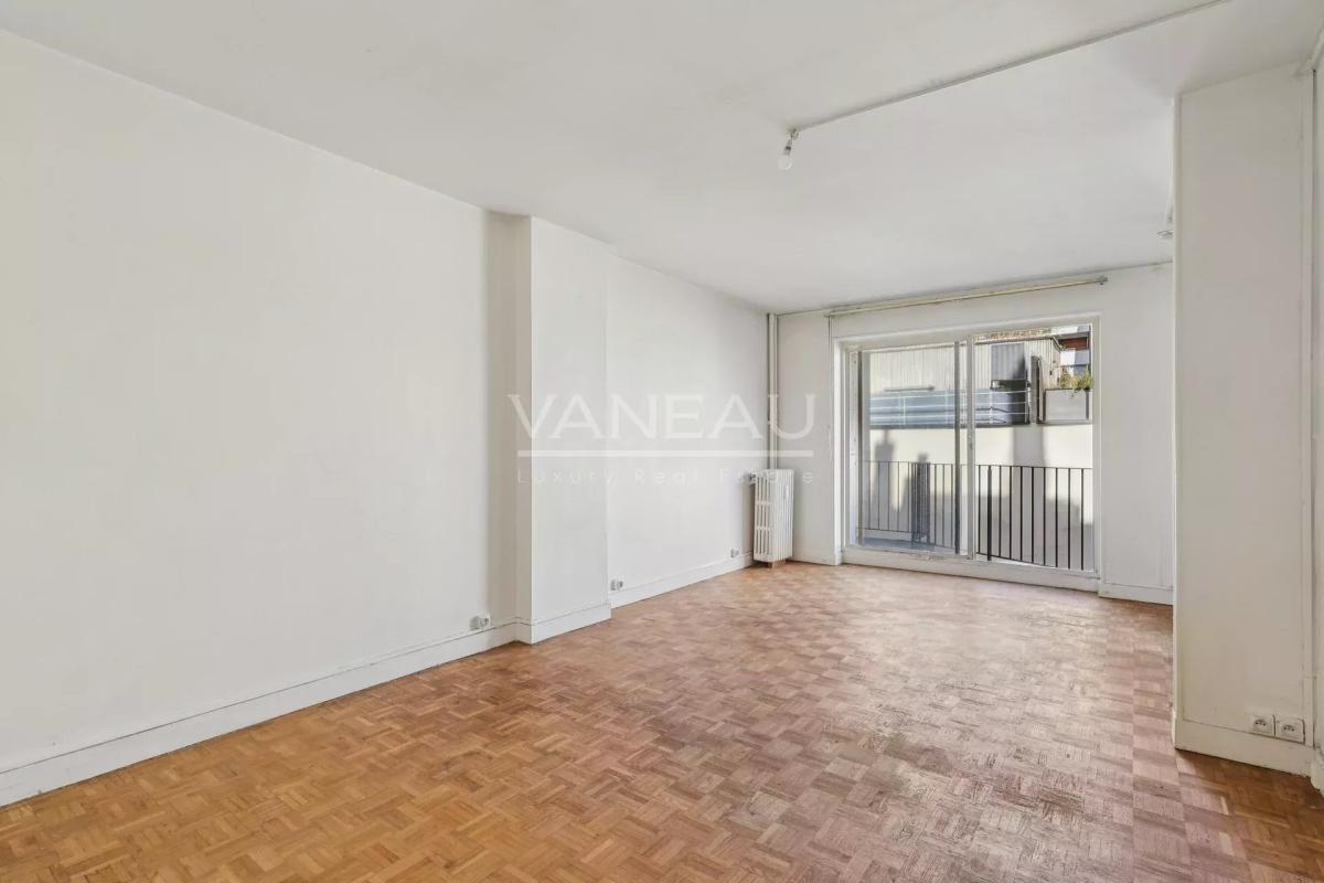 Paris XV ème, grand studio 34.38 m² avec balcon