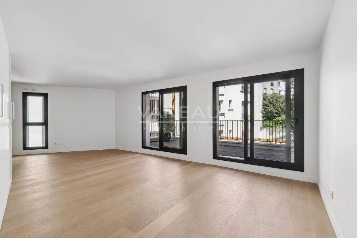 Maison neuve avec terrasse et jardin