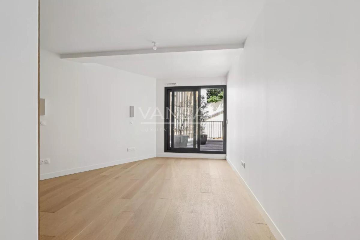 Maison neuve avec terrasse et jardin