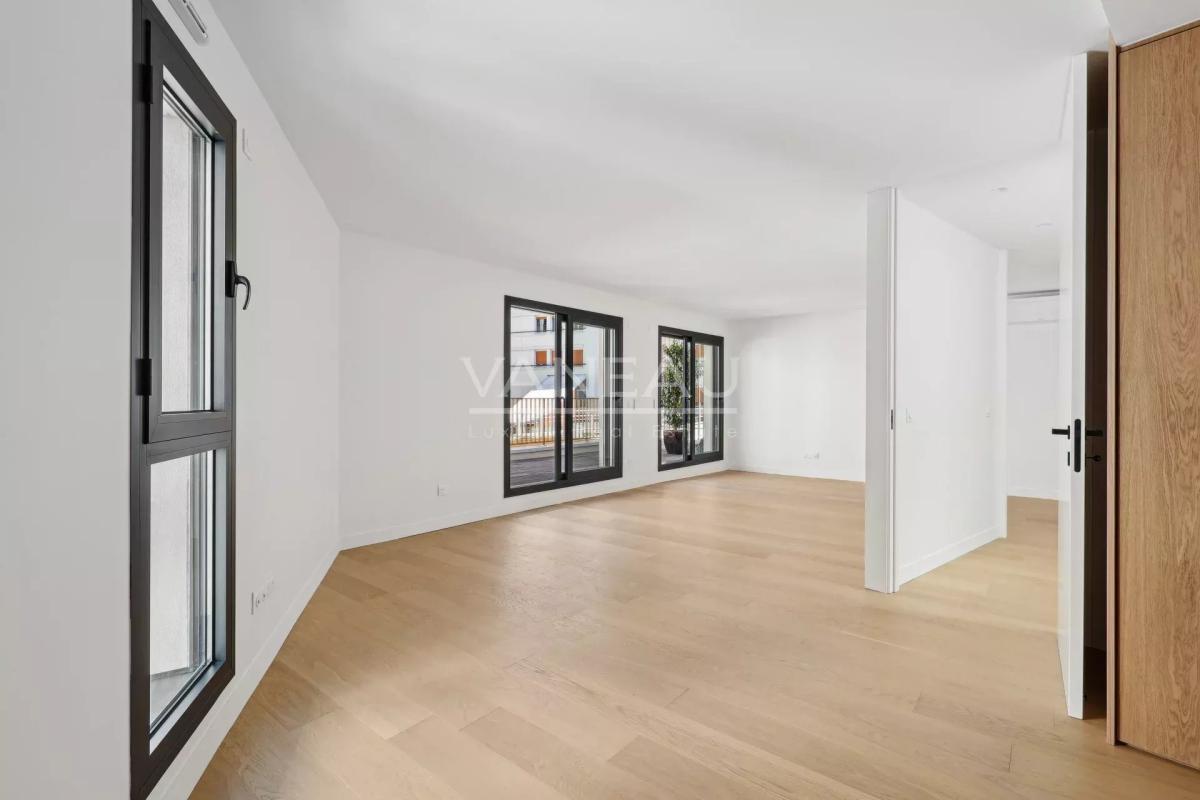 Maison neuve avec terrasse et jardin