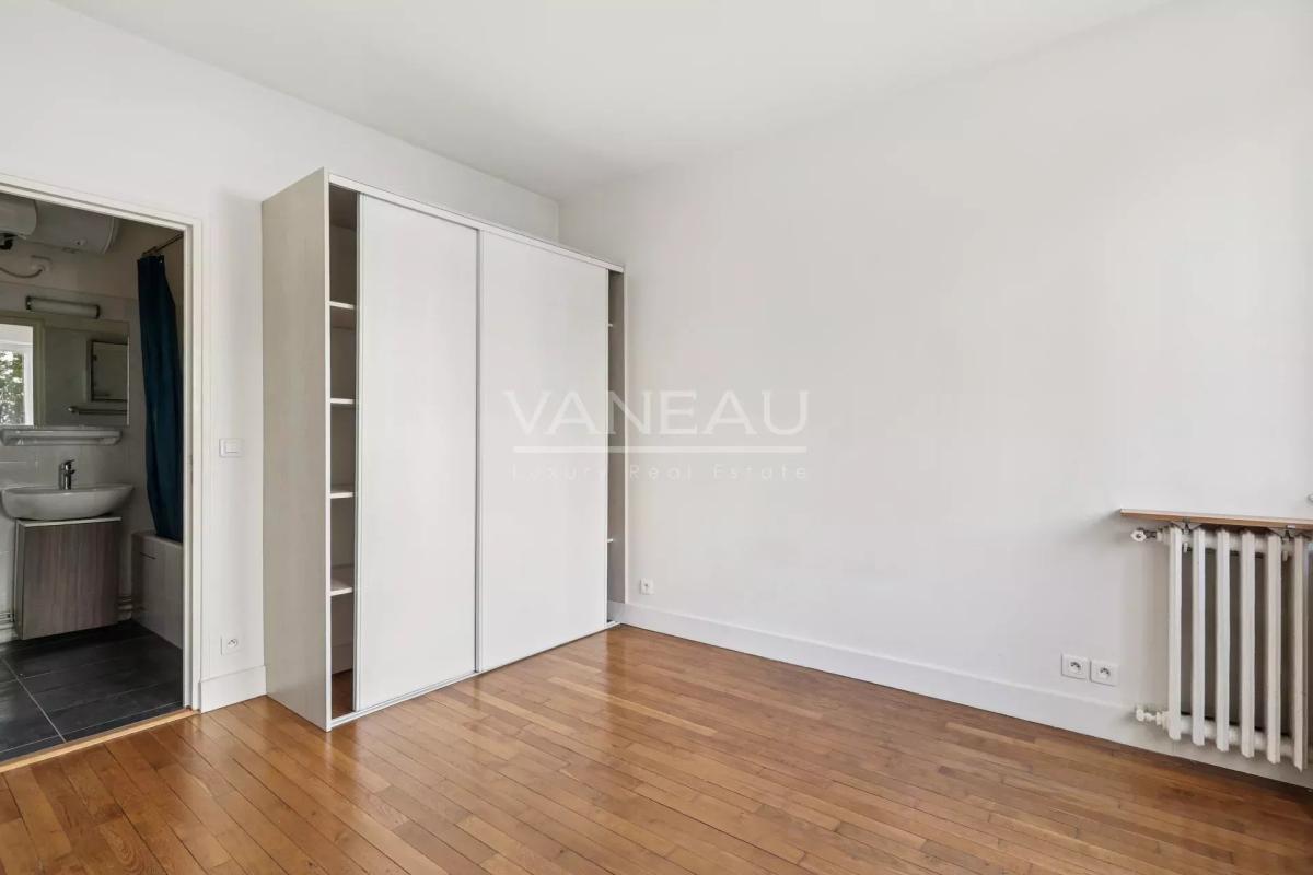 PARIS XV - Mairie : Appartement deux pièces avec vue dégagée