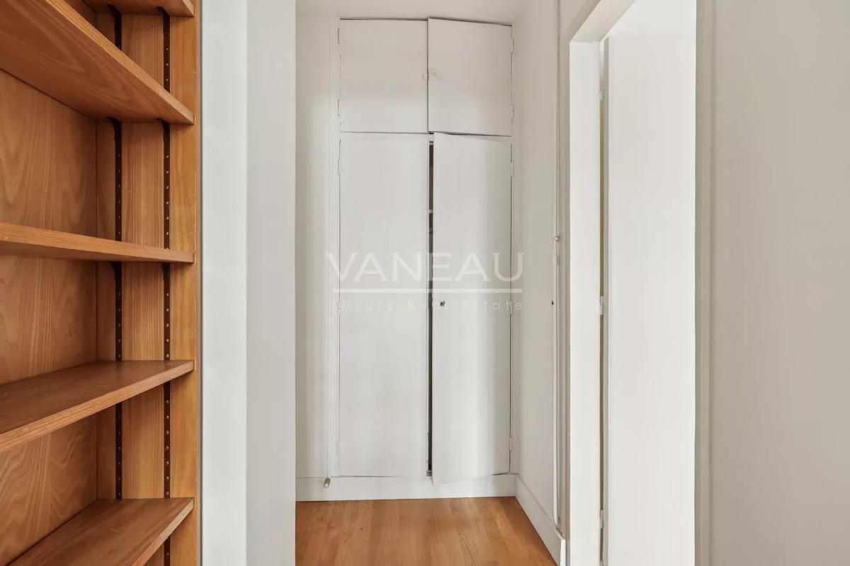 PARIS XV - Mairie : Appartement deux pièces avec vue dégagée