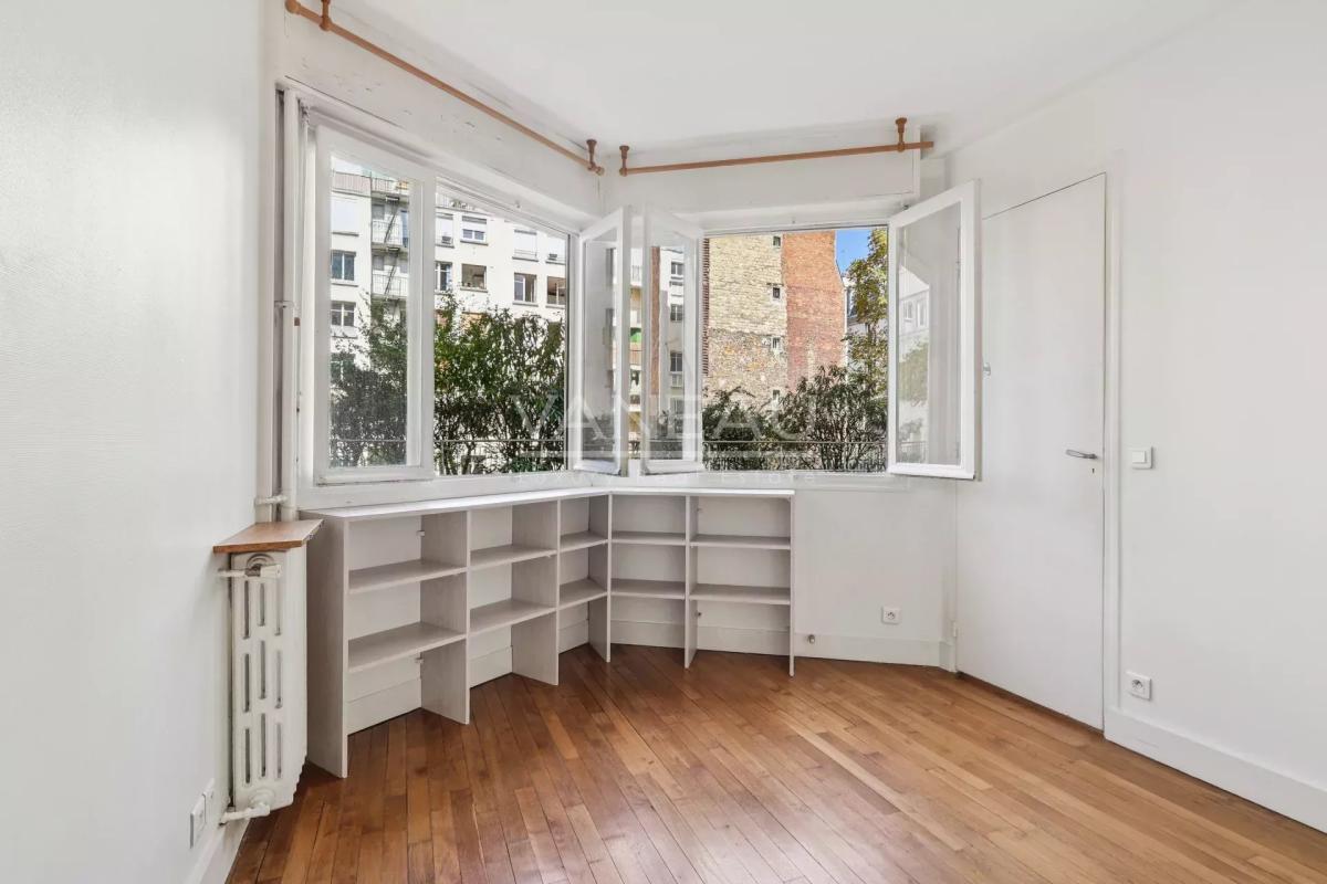 PARIS XV - Mairie : Appartement deux pièces avec vue dégagée