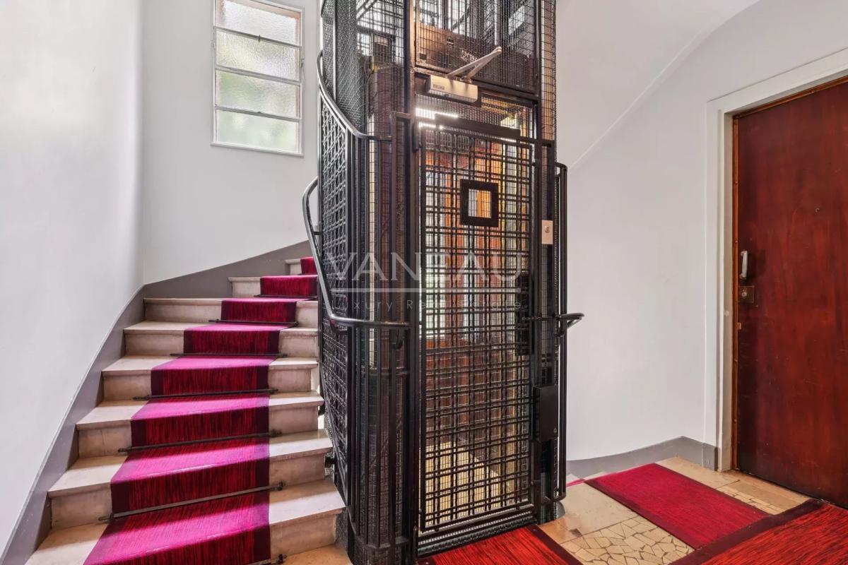 PARIS XV - Mairie : Appartement deux pièces avec vue dégagée