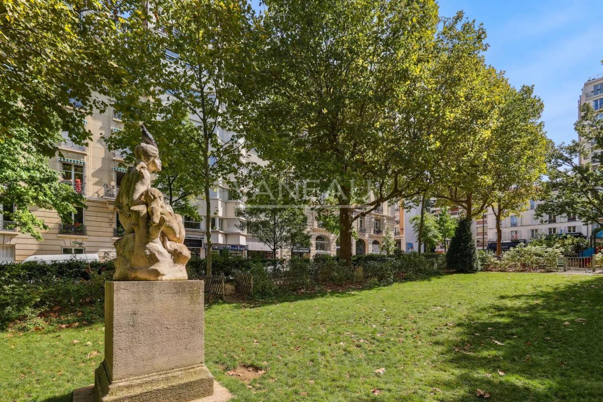 PARIS XV - Mairie : Appartement deux pièces avec vue dégagée