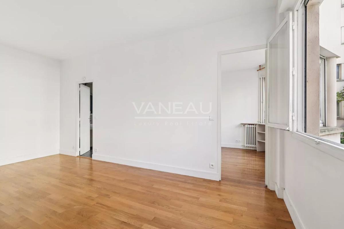 PARIS XV - Mairie : Appartement deux pièces avec vue dégagée