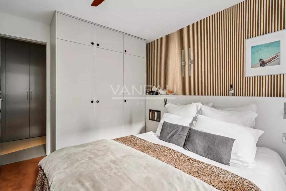 Paris IXe. Victor Massé - Appartement rénové avec balcon.