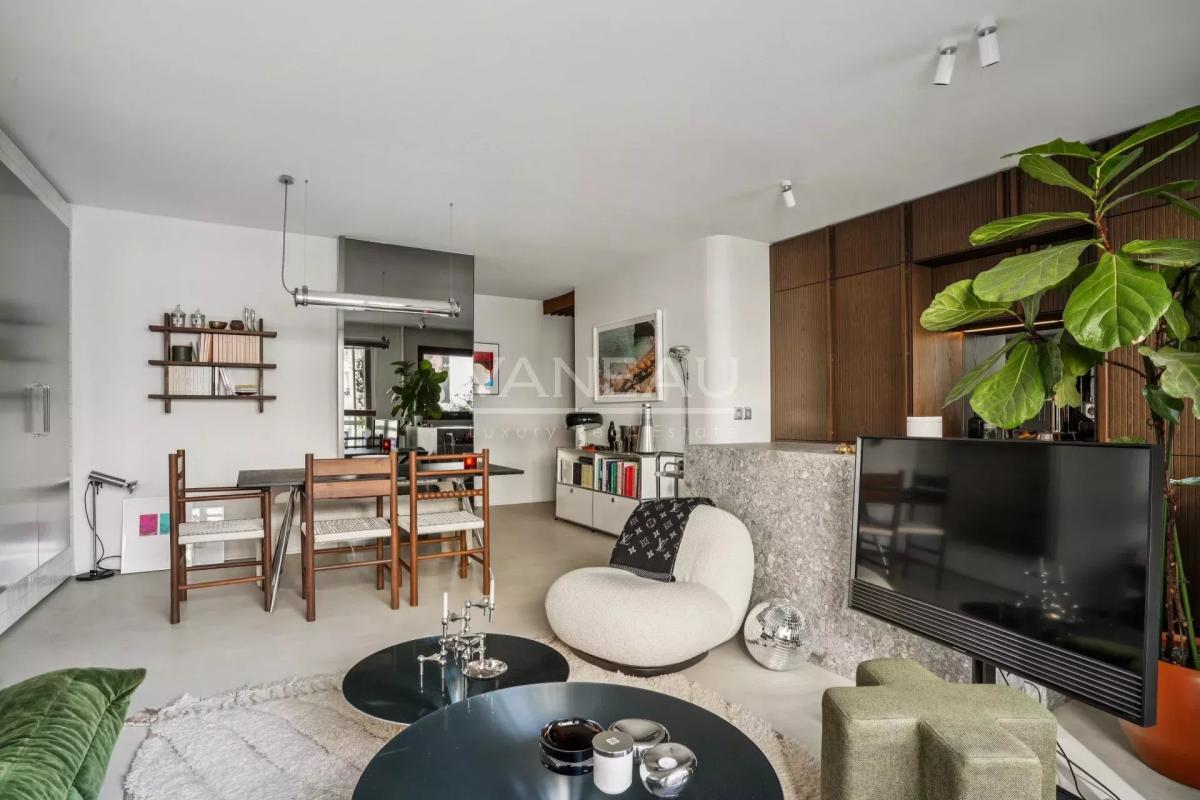 Paris IXe. Victor Massé - Appartement rénové avec balcon.