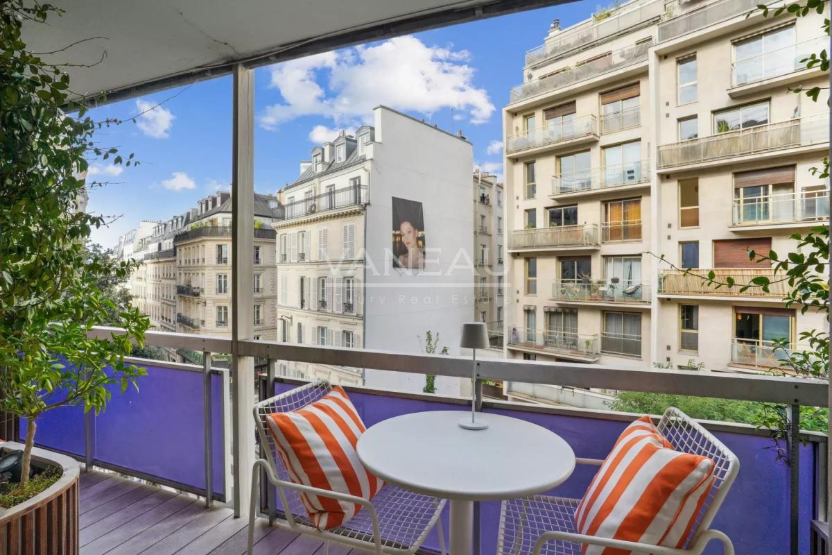 Paris IXe. Victor Massé - Appartement rénové avec balcon.