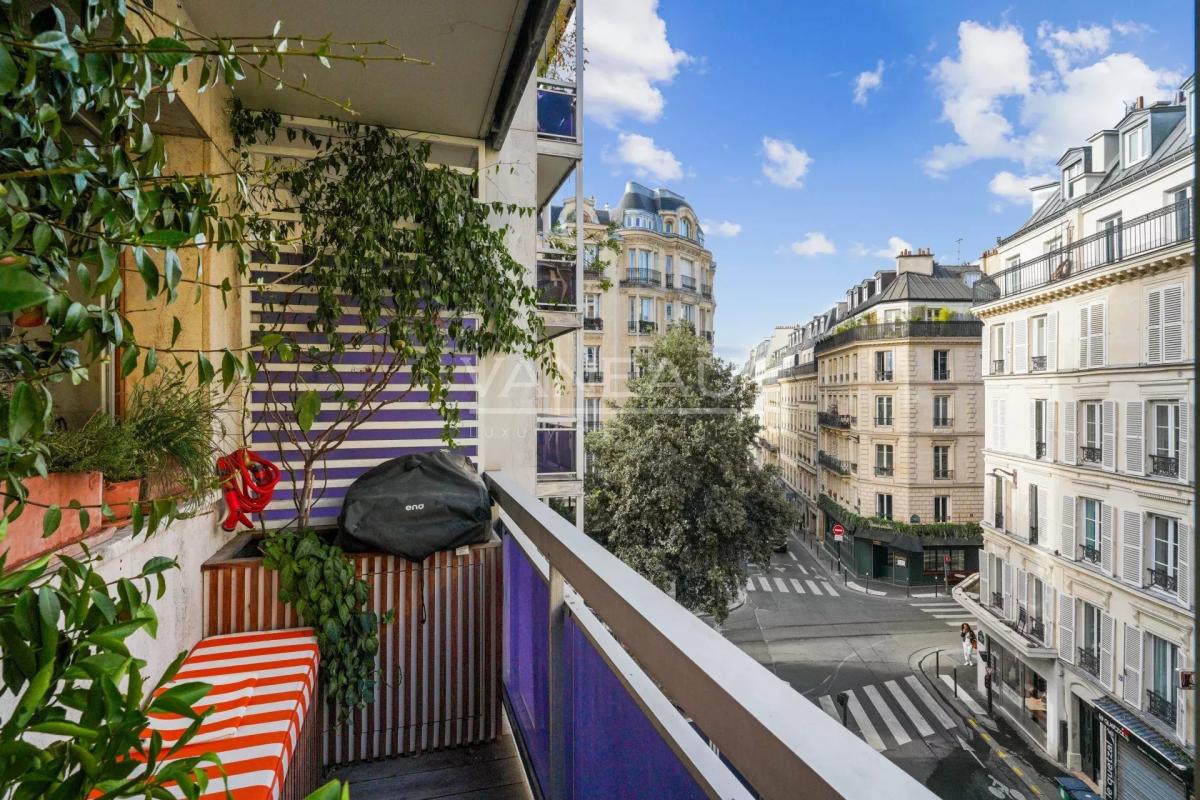 Paris IXe. Victor Massé - Appartement rénové avec balcon.