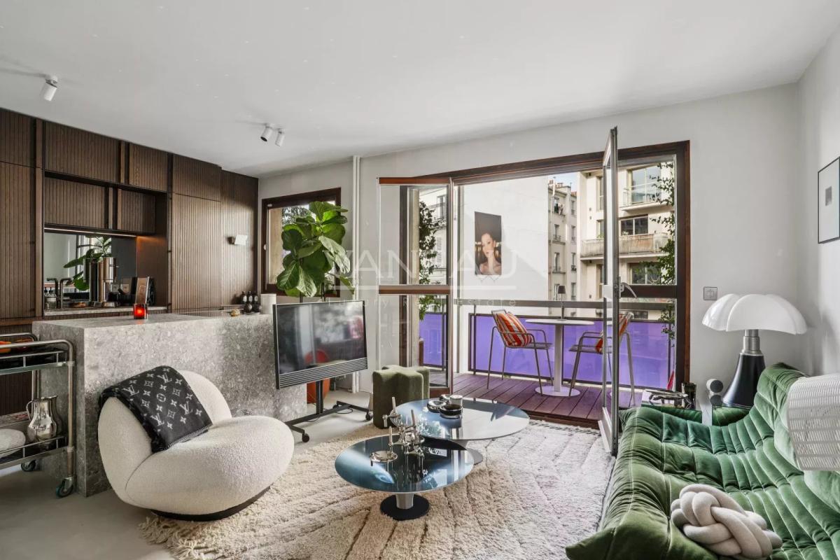 Paris IXe. Victor Massé - Appartement rénové avec balcon.
