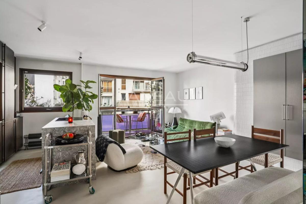 Paris IXe. Victor Massé - Appartement rénové avec balcon.