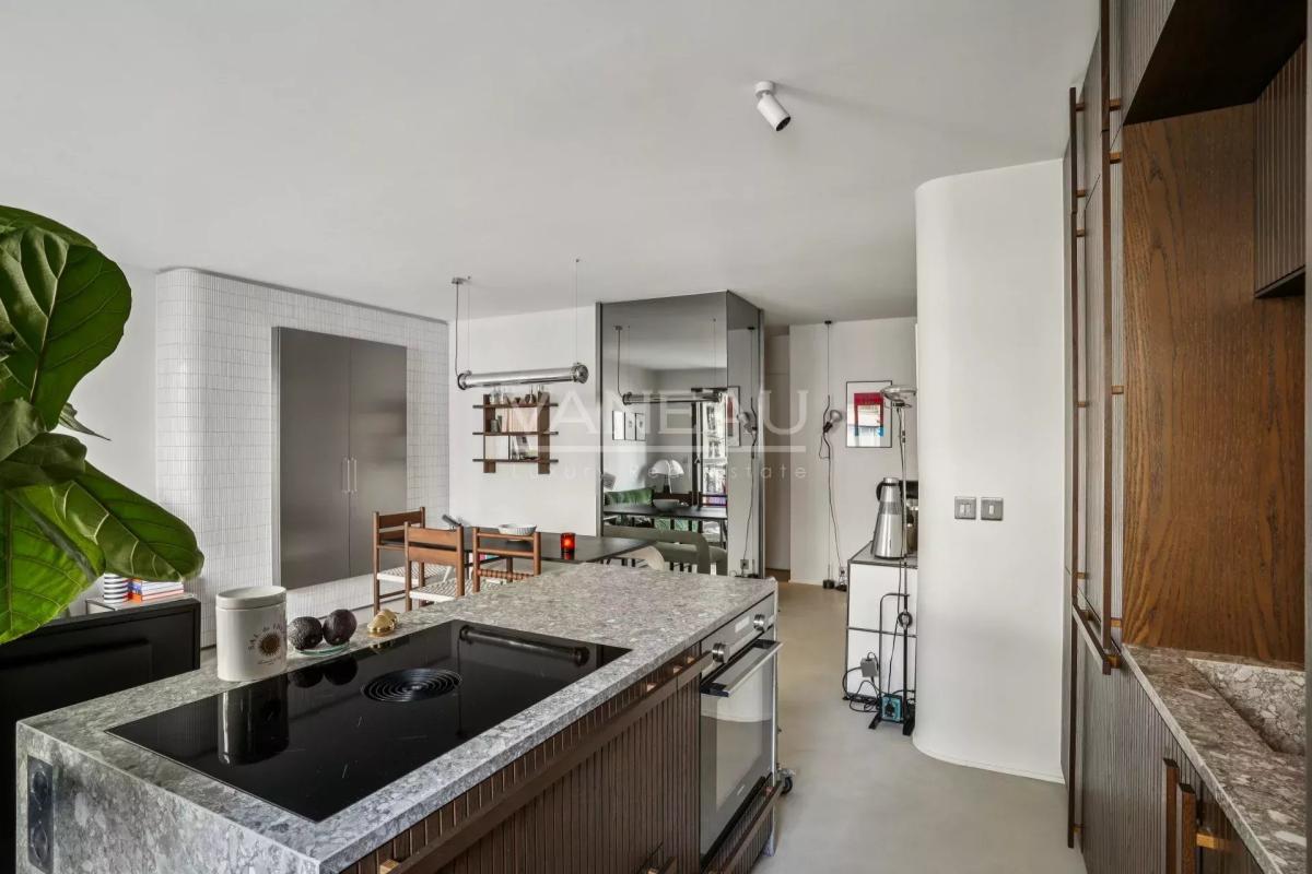 Paris IXe. Victor Massé - Appartement rénové avec balcon.