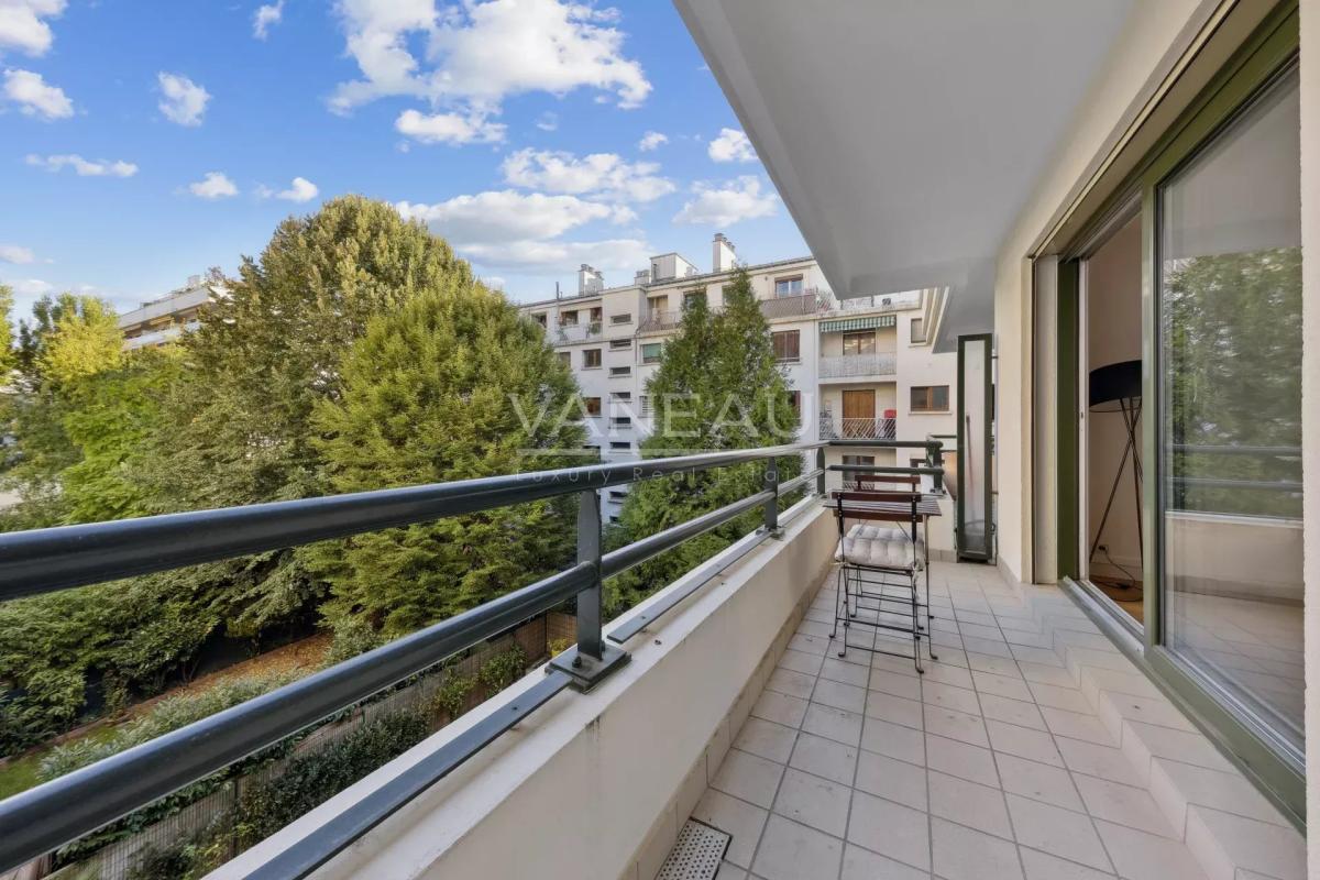 Boulogne-Billancourt / (Porte de Saint-Cloud) - Deux pièces au c