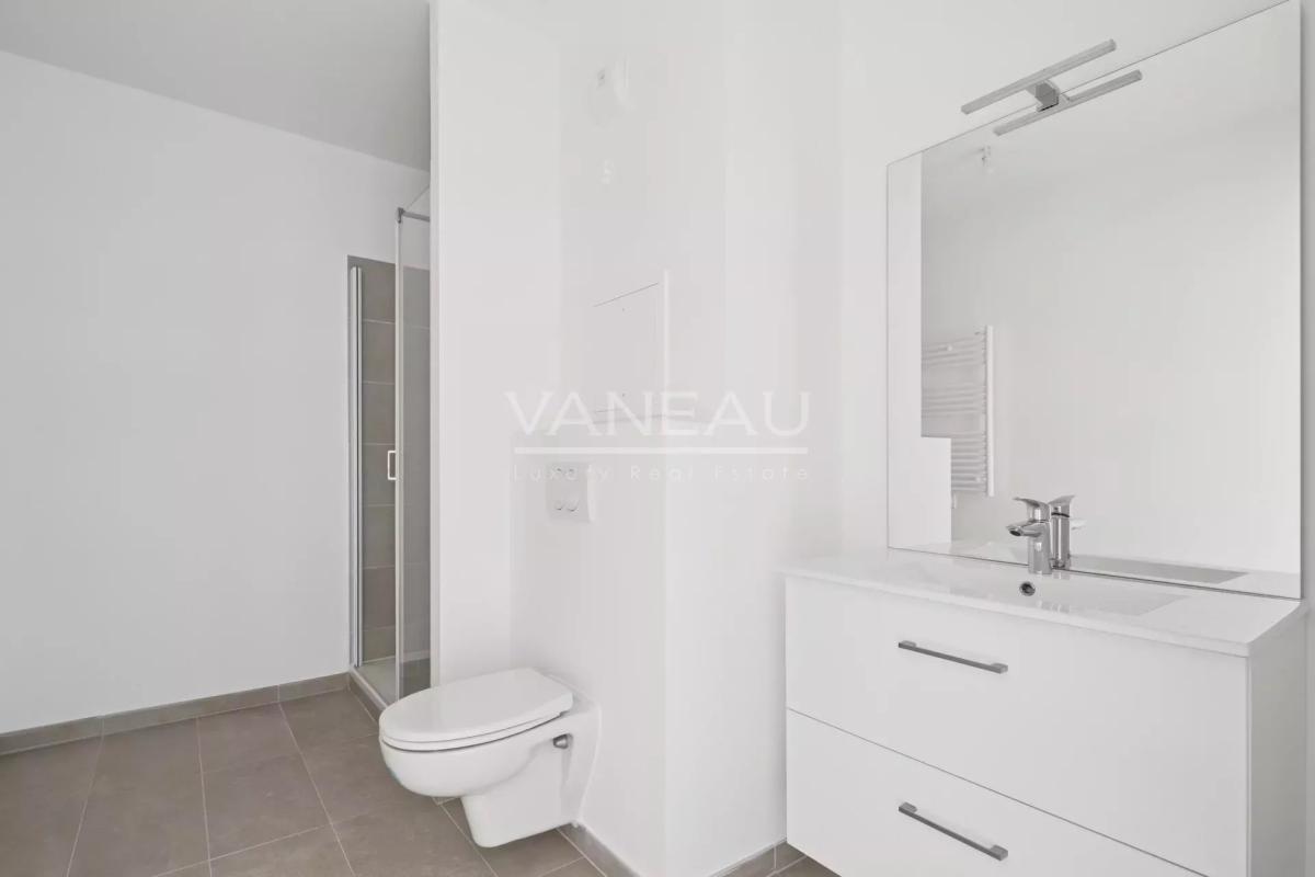 Issy-les-Moulineaux - Appartement deux pièces rénové balcon vue 