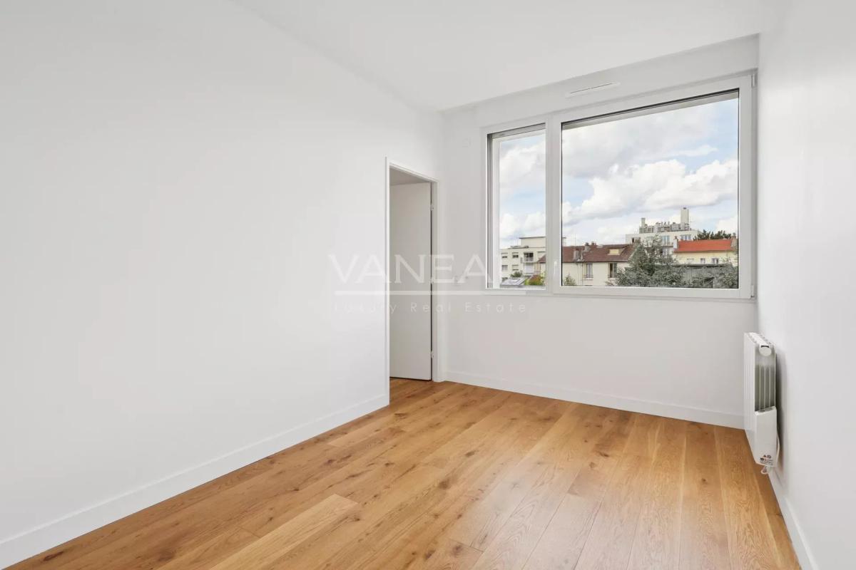 Issy-les-Moulineaux - Appartement deux pièces rénové balcon vue 