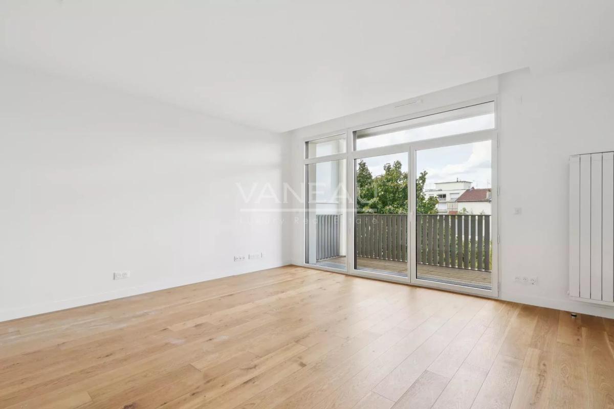 Issy-les-Moulineaux - Appartement deux pièces rénové balcon vue 