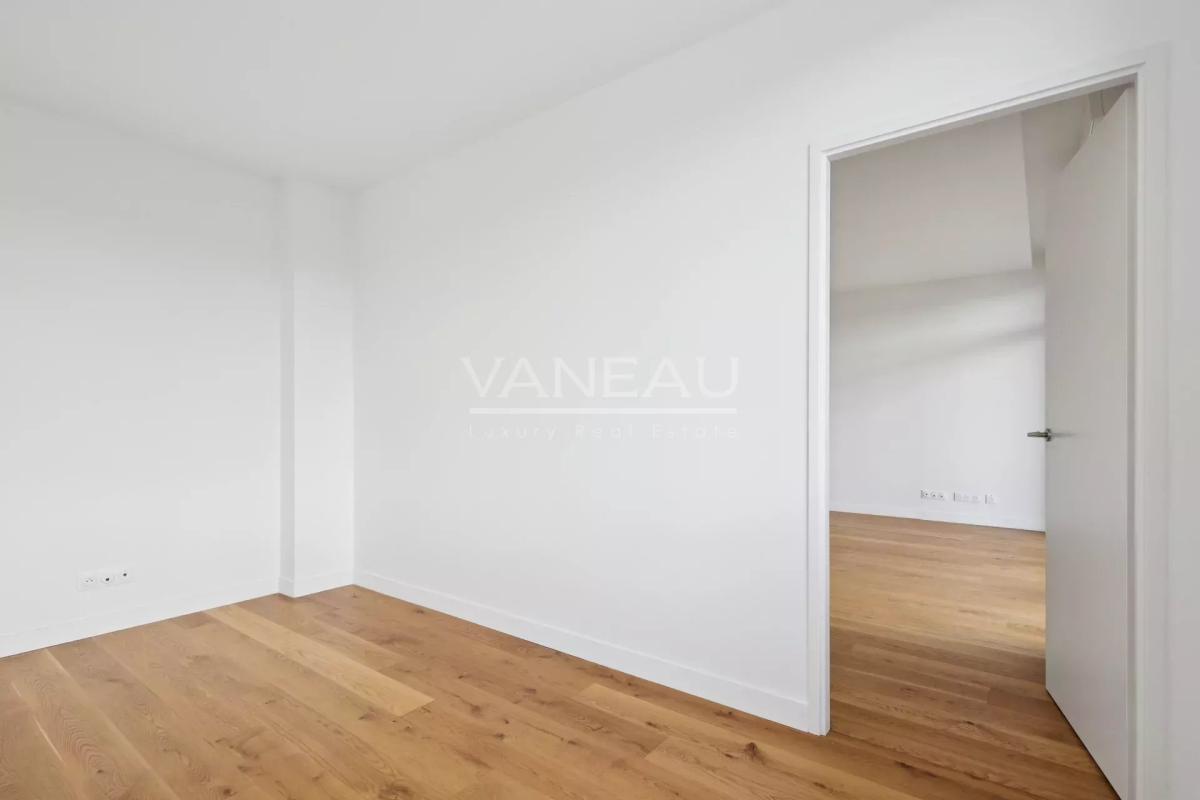 Issy-les-Moulineaux - Appartement deux pièces rénové balcon vue 