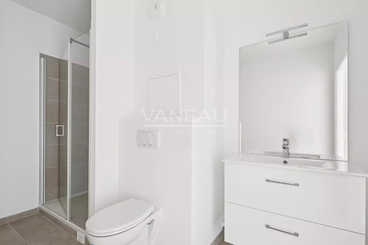 Issy-les-Moulineaux - Appartement deux pièces rénové balcon vue 