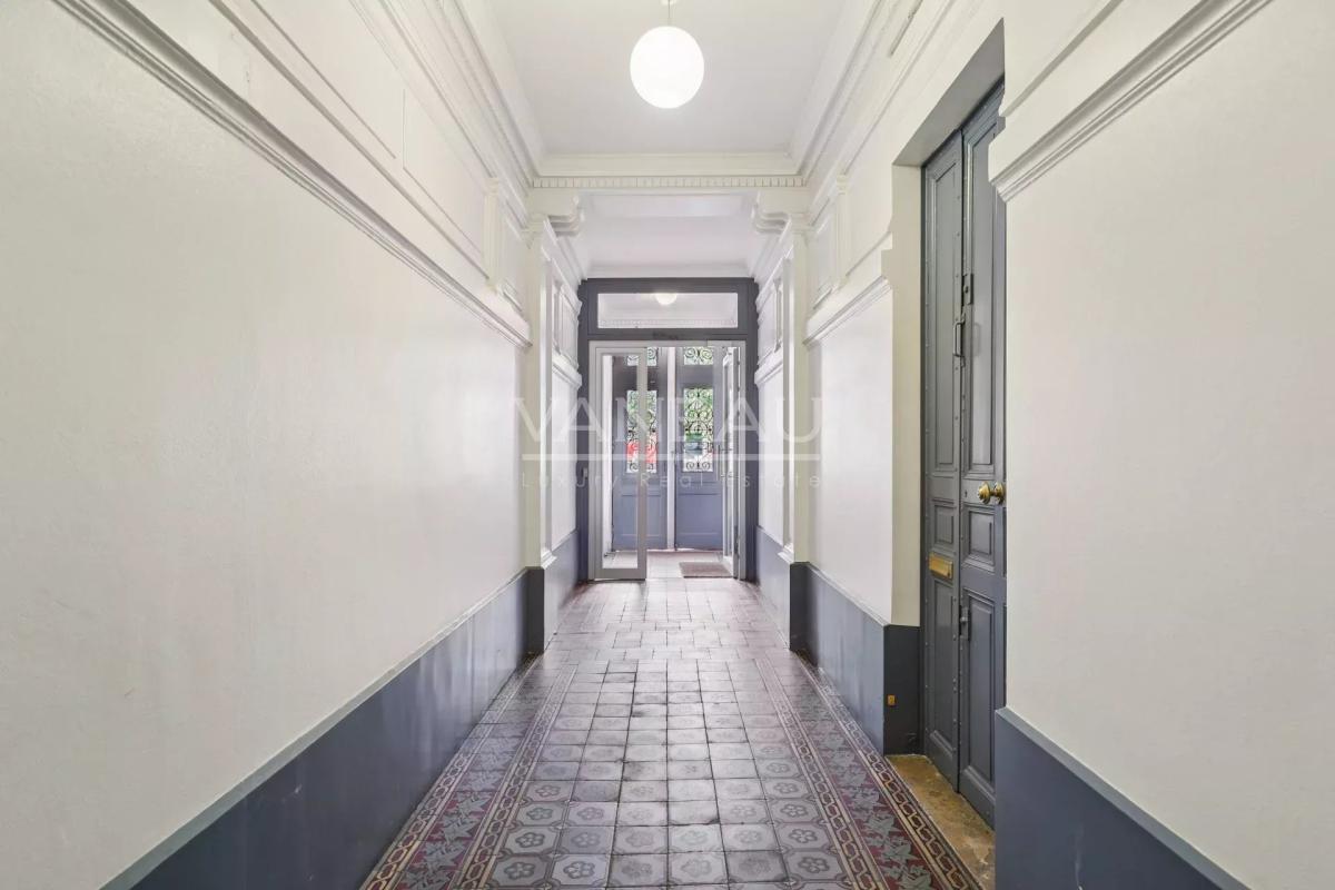 PARIS V - ETAGE ELEVE - BALCON