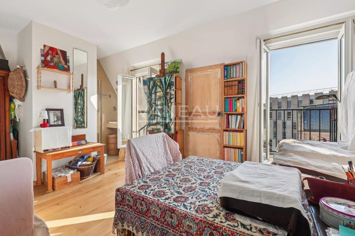 PARIS V - ETAGE ELEVE - BALCON