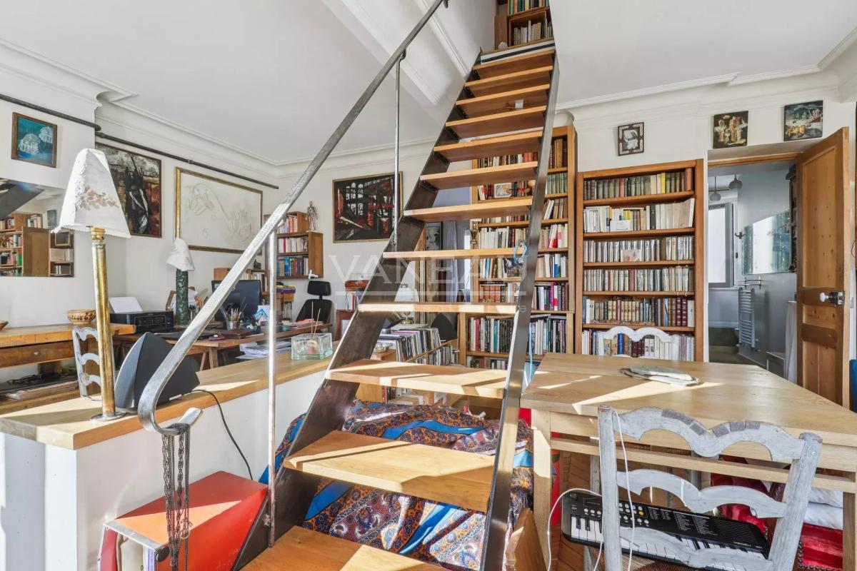 PARIS V - ETAGE ELEVE - BALCON