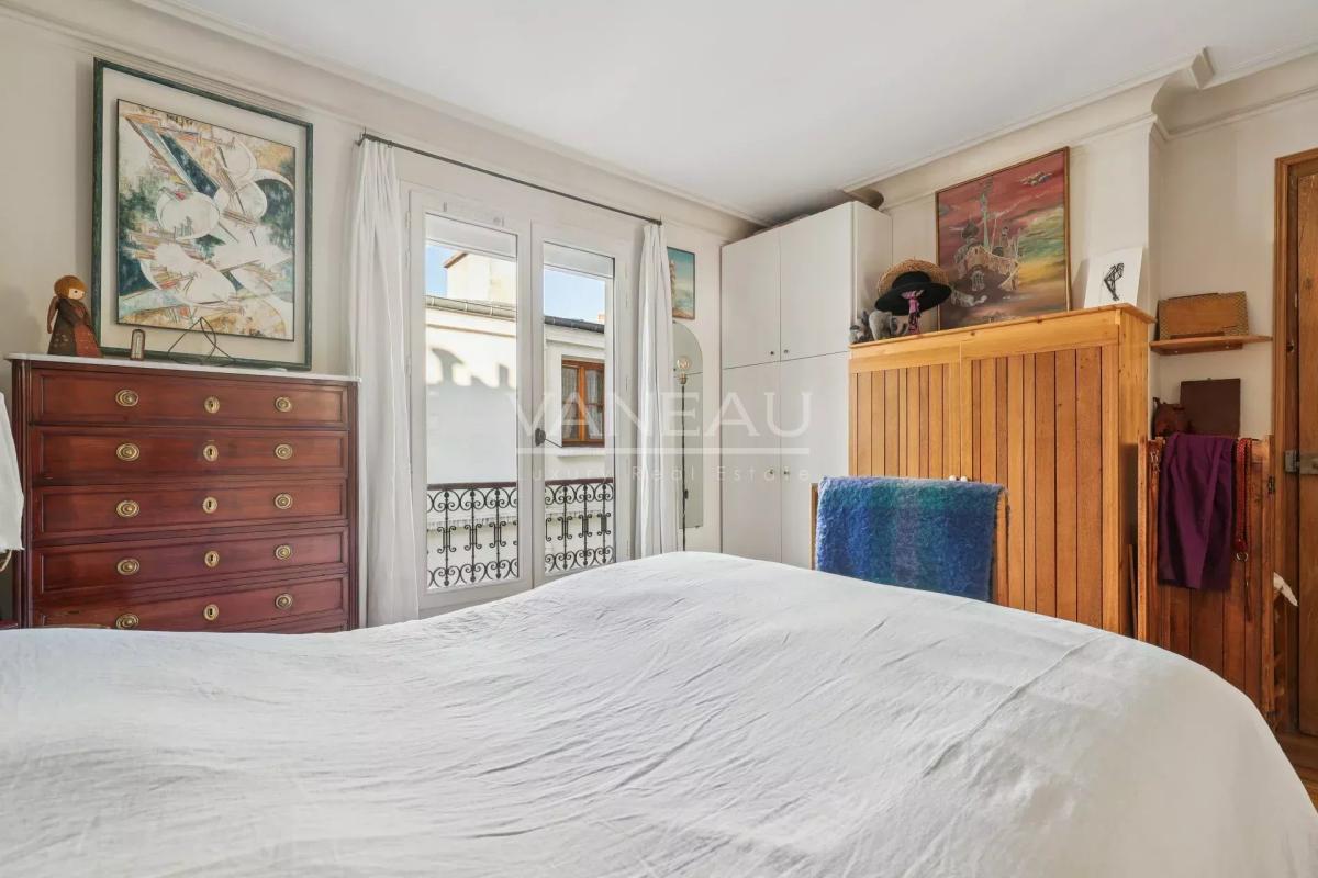 PARIS V - ETAGE ELEVE - BALCON