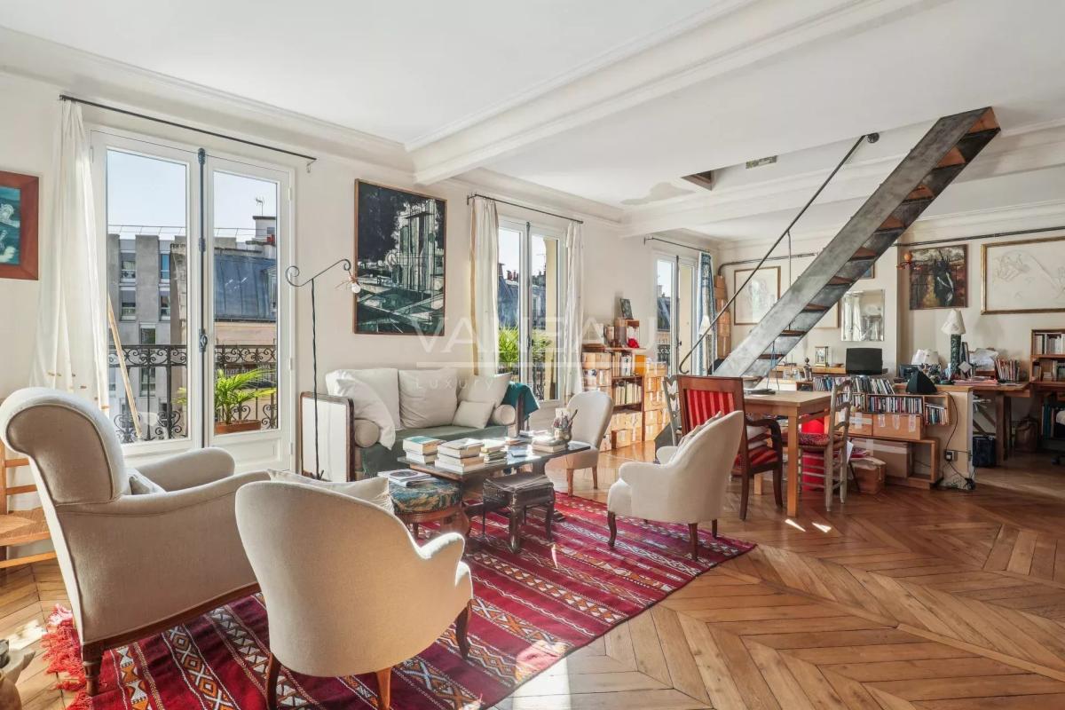 PARIS V - ETAGE ELEVE - BALCON