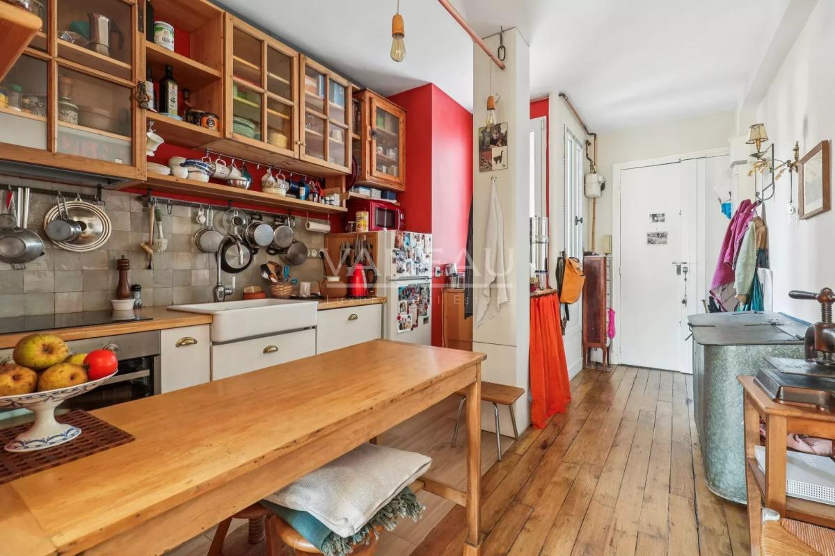 PARIS V - ETAGE ELEVE - BALCON