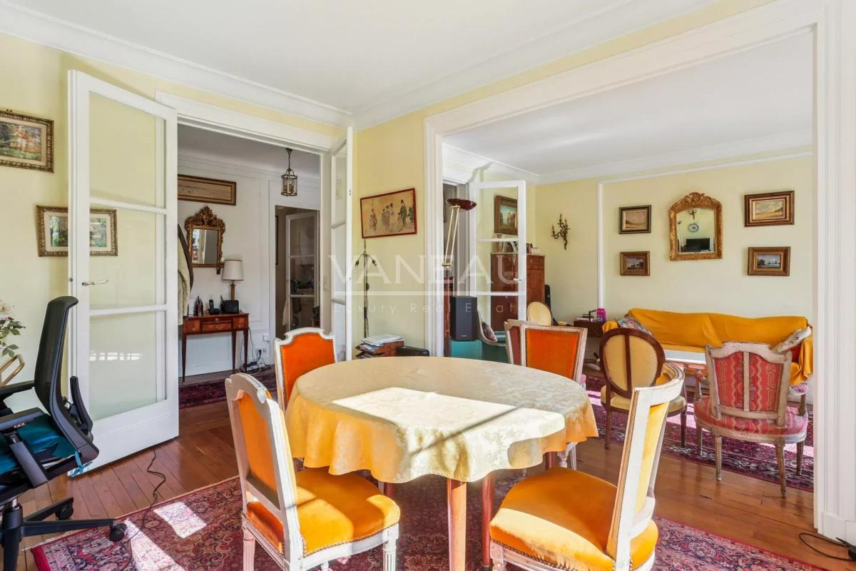 PARIS XVeme - Beau classique - Saint Lambert