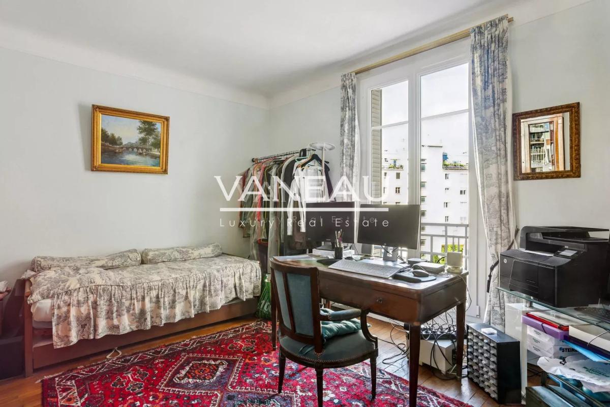 PARIS XVeme - Beau classique - Saint Lambert
